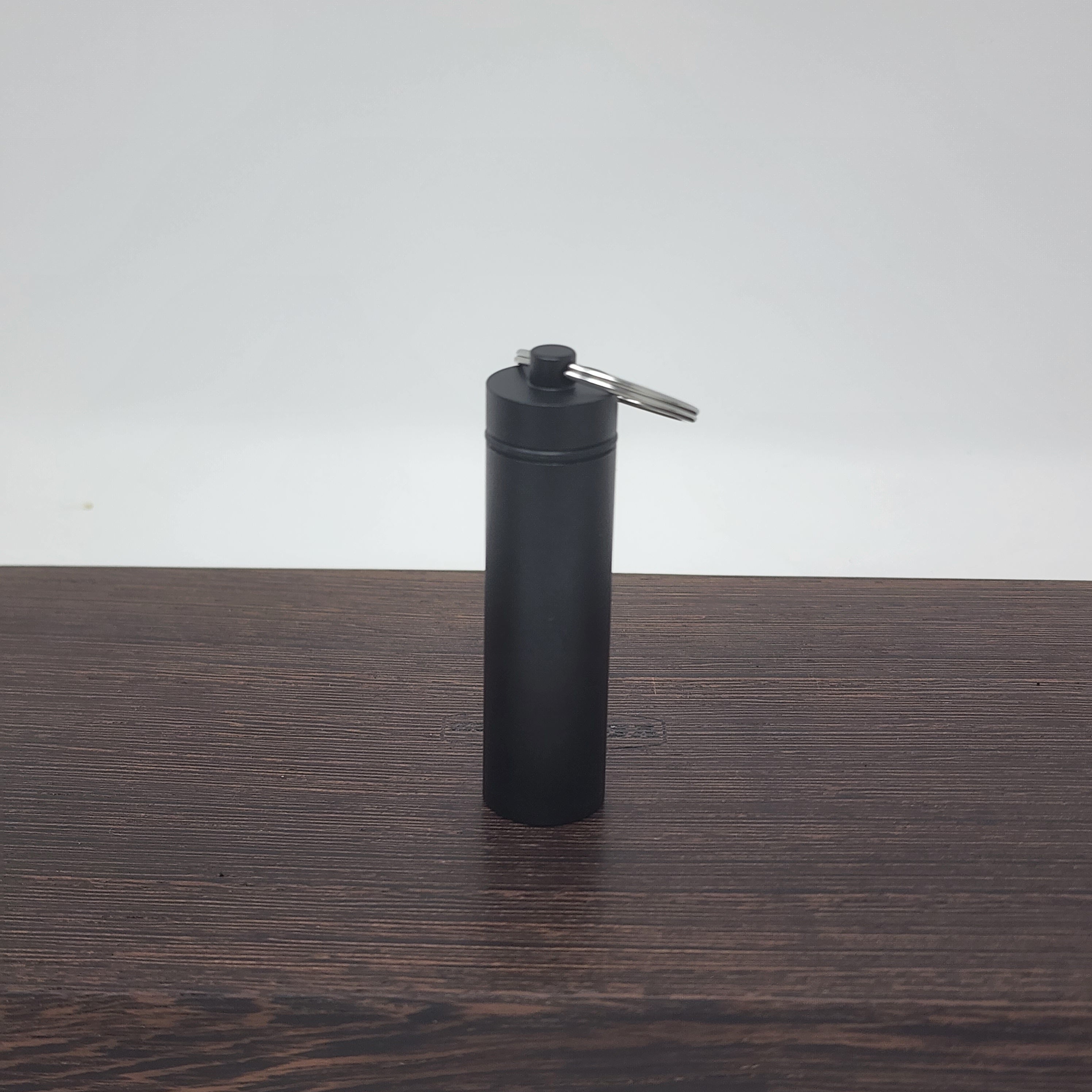 Choose from Titanium or 304 stainless steel. The pods can be filled and swapped quickly. Five per package, includes capsule caddy with smell proof seal and key ring. Great substitute for the aluminum dosing capsules that are more common for the Crafty/Mighty/Venty/Volcano.