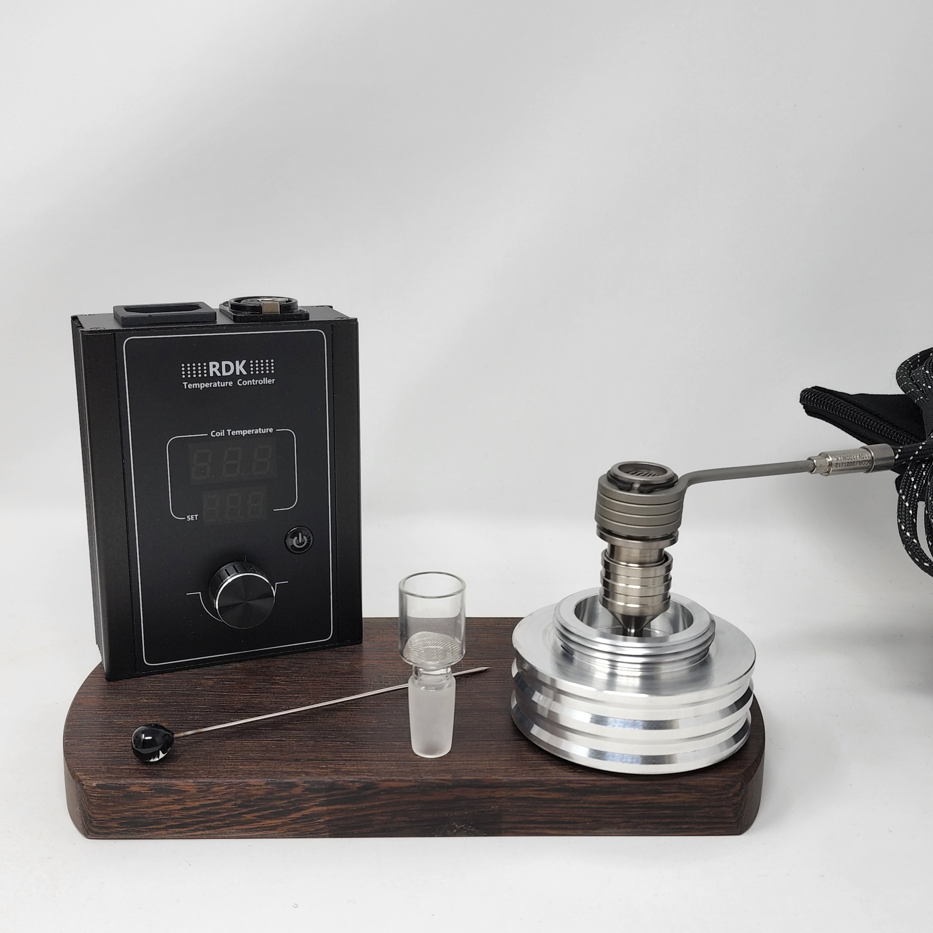 The B-Zero is the latest iteration of the "B" series of heads. This time, it is a single piece "ball" device inspired by the different DIY devices appearing in the community, namely the DIY device put together by "secreagent" which involved the CH 18mm posts and a 16mm coil.

CH removed the machined screen (extra mass) and replaced with a second 5/8 double weave screen located directly below the coil. They also increased the mass to fit one of our 20mm Flowerpot coils.