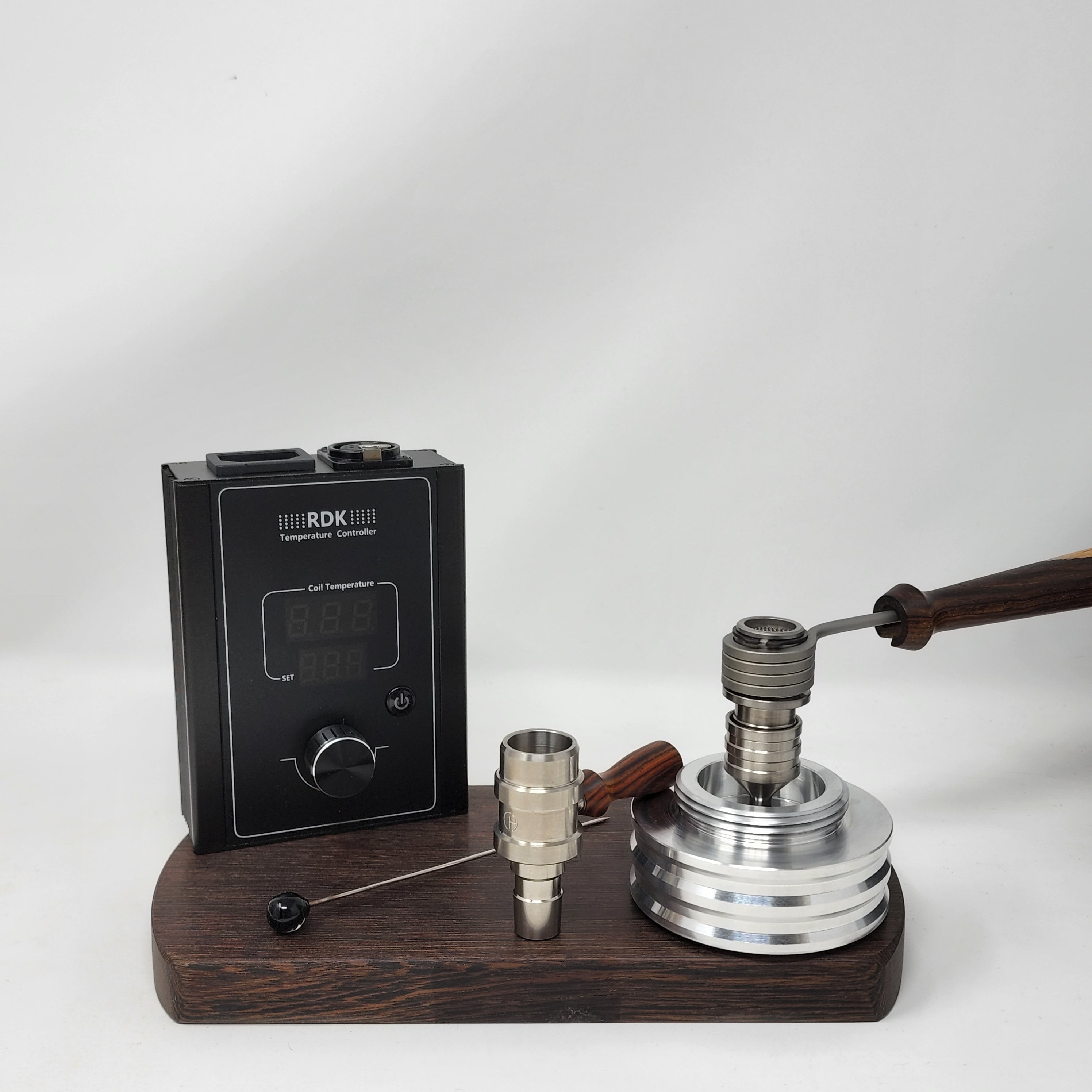 The B-Zero is the latest iteration of the "B" series of heads. This time, it is a single piece "ball" device inspired by the different DIY devices appearing in the community, namely the DIY device put together by "secreagent" which involved the CH 18mm posts and a 16mm coil.

CH removed the machined screen (extra mass) and replaced with a second 5/8 double weave screen located directly below the coil. They also increased the mass to fit one of our 20mm Flowerpot coils.