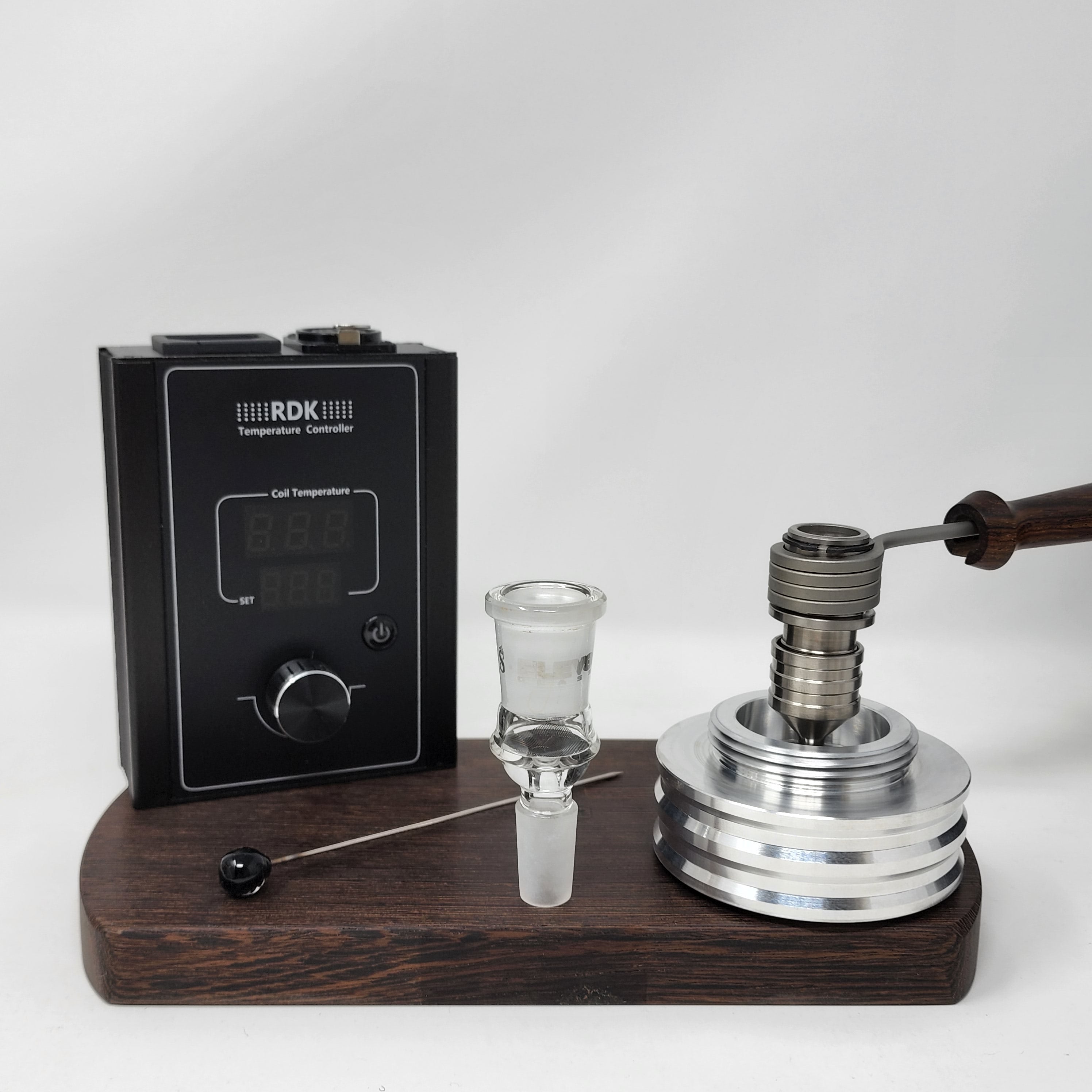 The B-Zero is the latest iteration of the "B" series of heads. This time, it is a single piece "ball" device inspired by the different DIY devices appearing in the community, namely the DIY device put together by "secreagent" which involved the CH 18mm posts and a 16mm coil.

CH removed the machined screen (extra mass) and replaced with a second 5/8 double weave screen located directly below the coil. They also increased the mass to fit one of our 20mm Flowerpot coils.