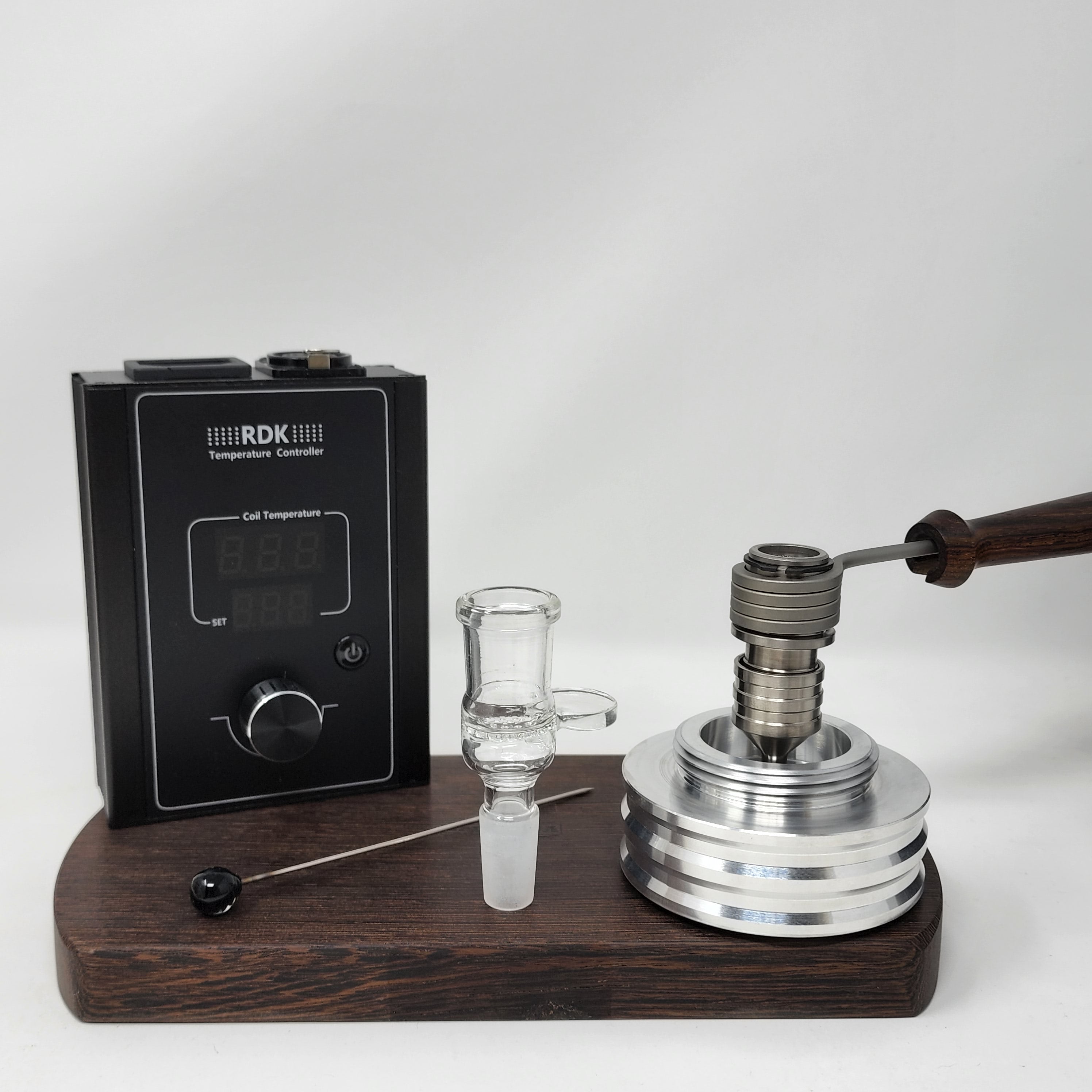 The B-Zero is the latest iteration of the "B" series of heads. This time, it is a single piece "ball" device inspired by the different DIY devices appearing in the community, namely the DIY device put together by "secreagent" which involved the CH 18mm posts and a 16mm coil.

CH removed the machined screen (extra mass) and replaced with a second 5/8 double weave screen located directly below the coil. They also increased the mass to fit one of our 20mm Flowerpot coils.
