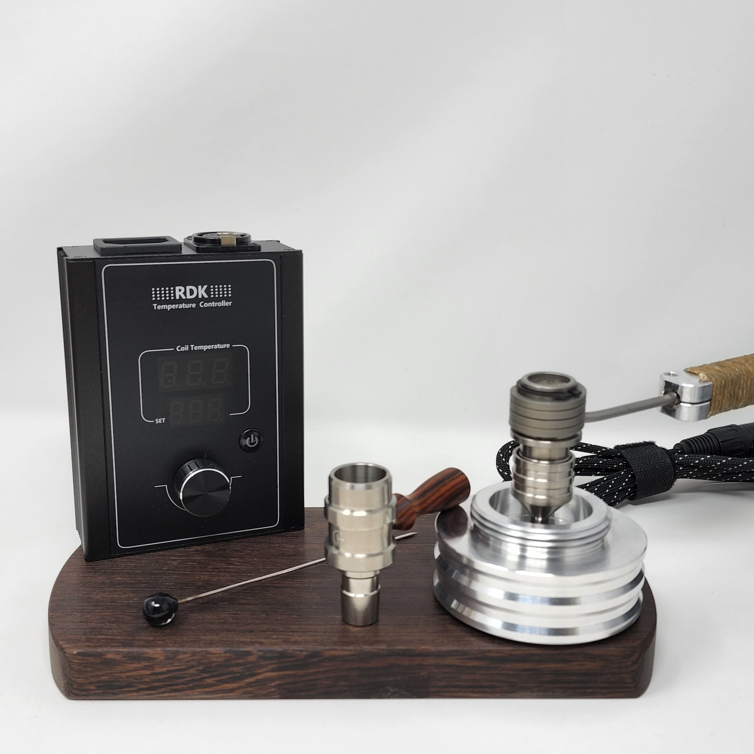The B-Zero is the latest iteration of the "B" series of heads. This time, it is a single piece "ball" device inspired by the different DIY devices appearing in the community, namely the DIY device put together by "secreagent" which involved the CH 18mm posts and a 16mm coil.

CH removed the machined screen (extra mass) and replaced with a second 5/8 double weave screen located directly below the coil. They also increased the mass to fit one of our 20mm Flowerpot coils.