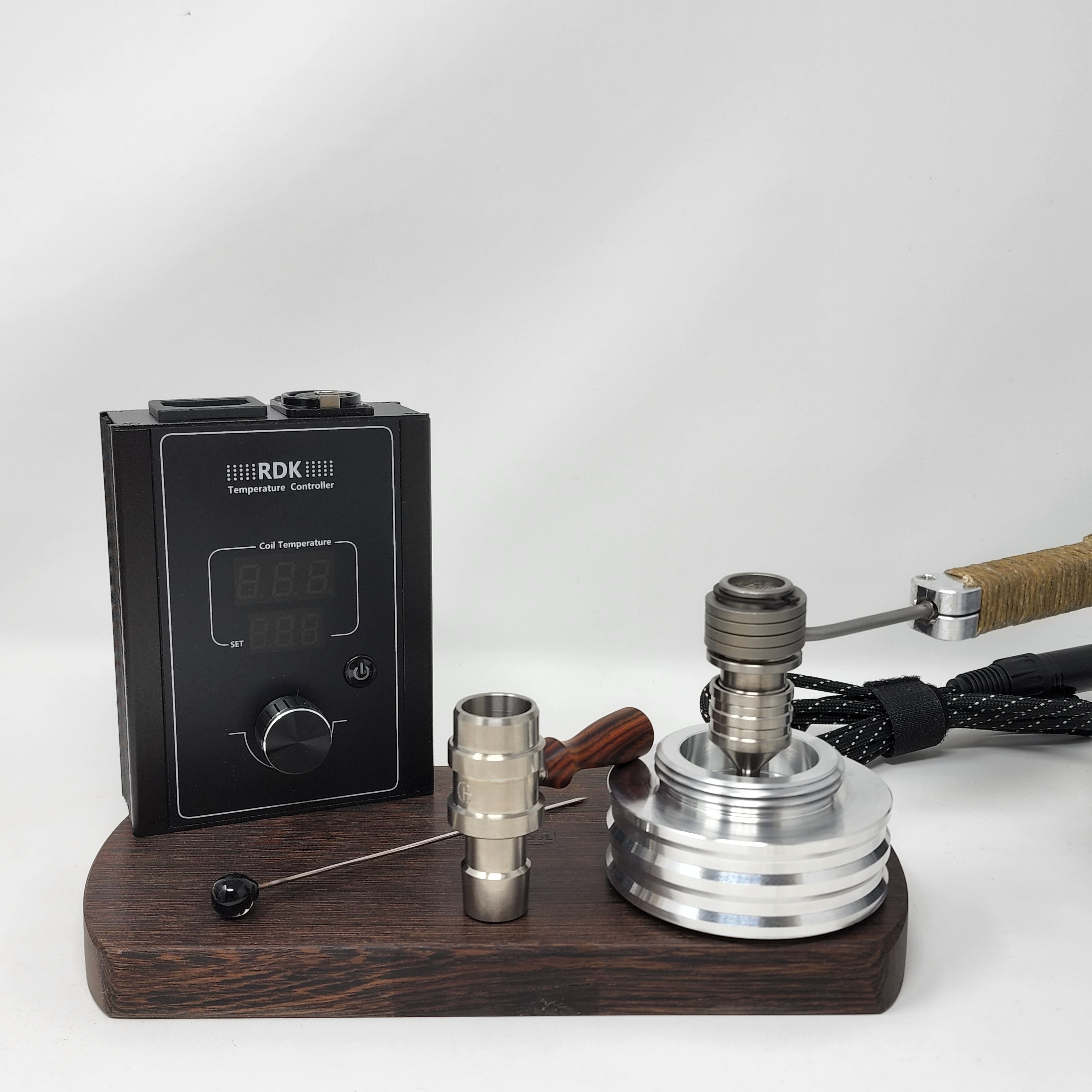 The B-Zero is the latest iteration of the "B" series of heads. This time, it is a single piece "ball" device inspired by the different DIY devices appearing in the community, namely the DIY device put together by "secreagent" which involved the CH 18mm posts and a 16mm coil.

CH removed the machined screen (extra mass) and replaced with a second 5/8 double weave screen located directly below the coil. They also increased the mass to fit one of our 20mm Flowerpot coils.