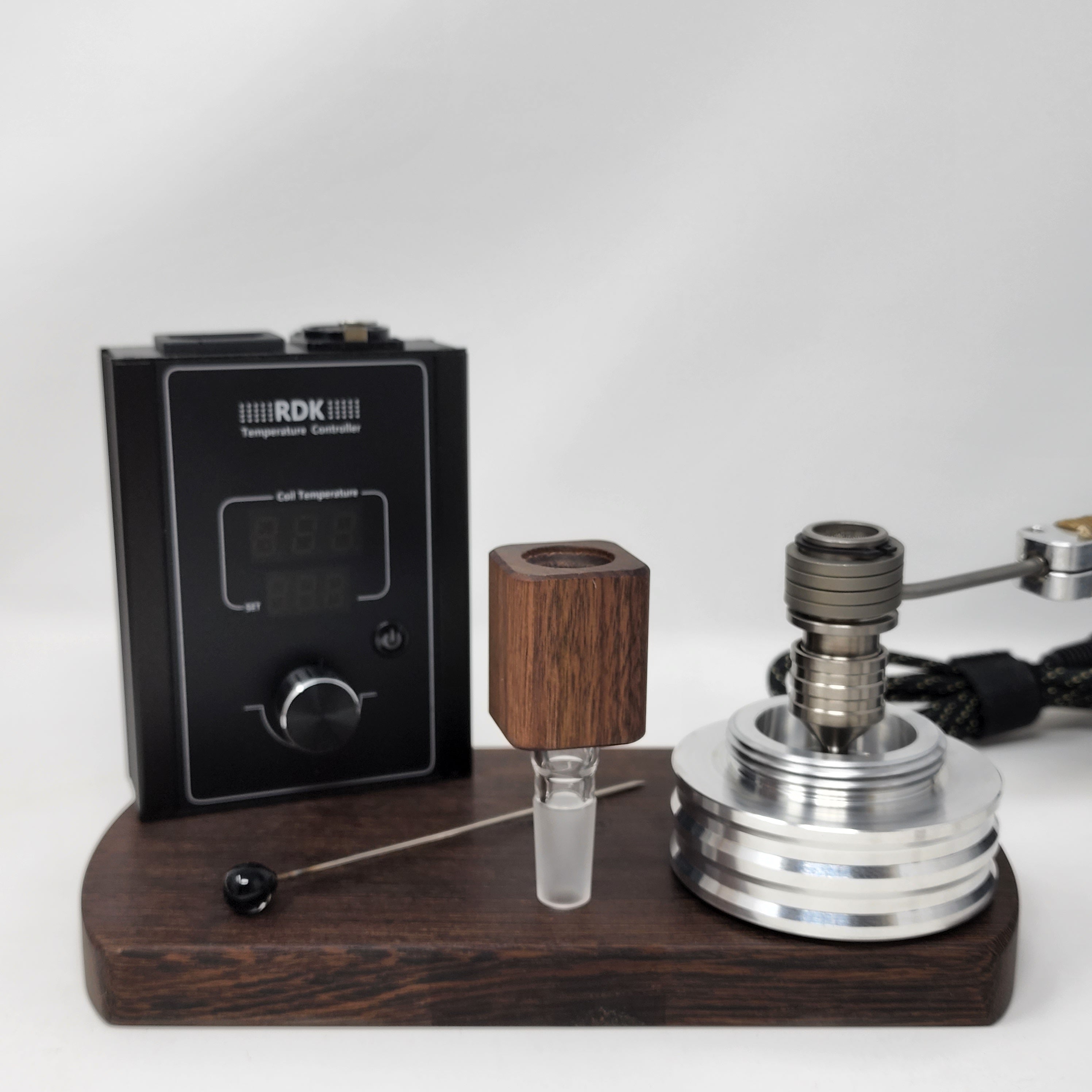 The B-Zero is the latest iteration of the "B" series of heads. This time, it is a single piece "ball" device inspired by the different DIY devices appearing in the community, namely the DIY device put together by "secreagent" which involved the CH 18mm posts and a 16mm coil.

CH removed the machined screen (extra mass) and replaced with a second 5/8 double weave screen located directly below the coil. They also increased the mass to fit one of our 20mm Flowerpot coils.