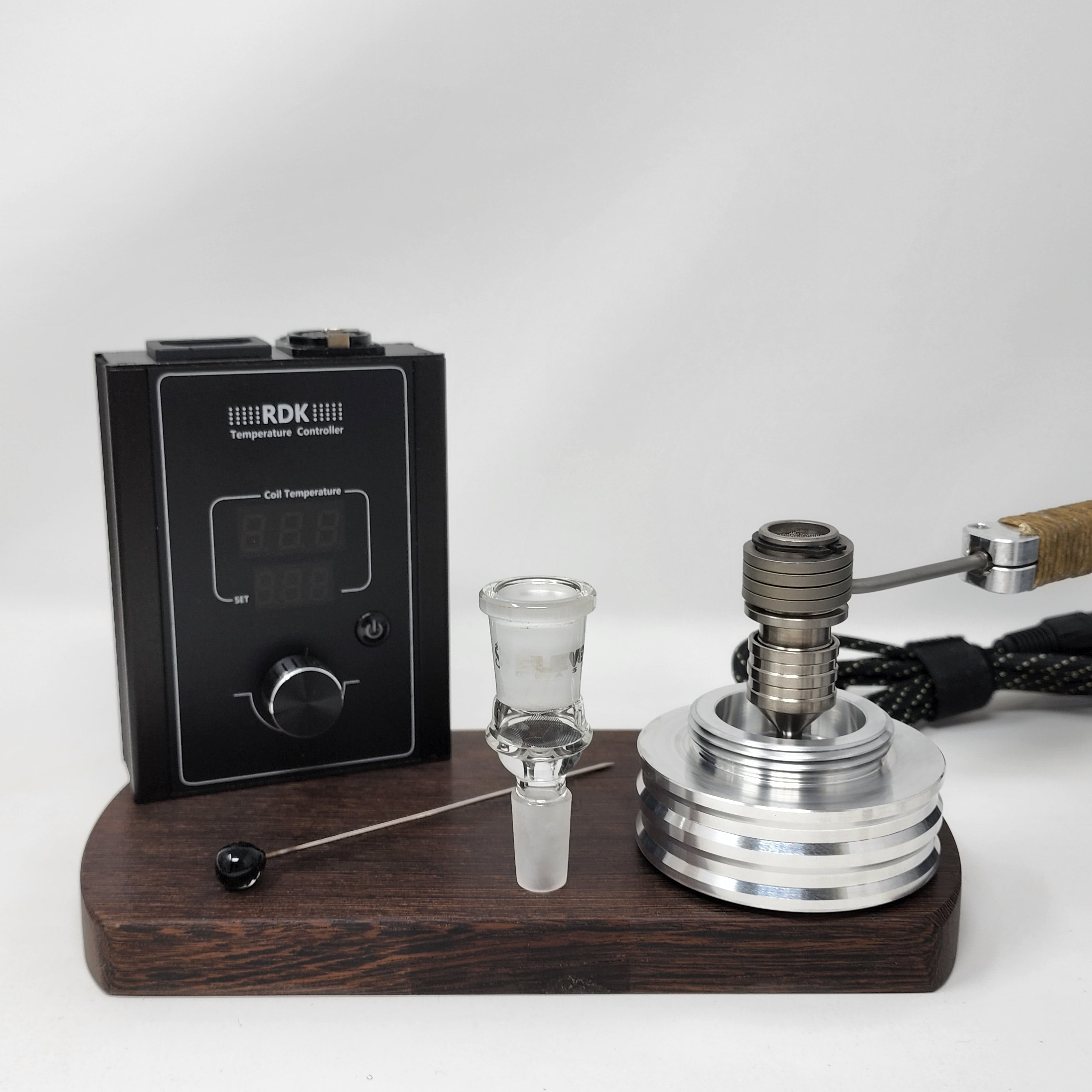 The B-Zero is the latest iteration of the "B" series of heads. This time, it is a single piece "ball" device inspired by the different DIY devices appearing in the community, namely the DIY device put together by "secreagent" which involved the CH 18mm posts and a 16mm coil.

CH removed the machined screen (extra mass) and replaced with a second 5/8 double weave screen located directly below the coil. They also increased the mass to fit one of our 20mm Flowerpot coils.