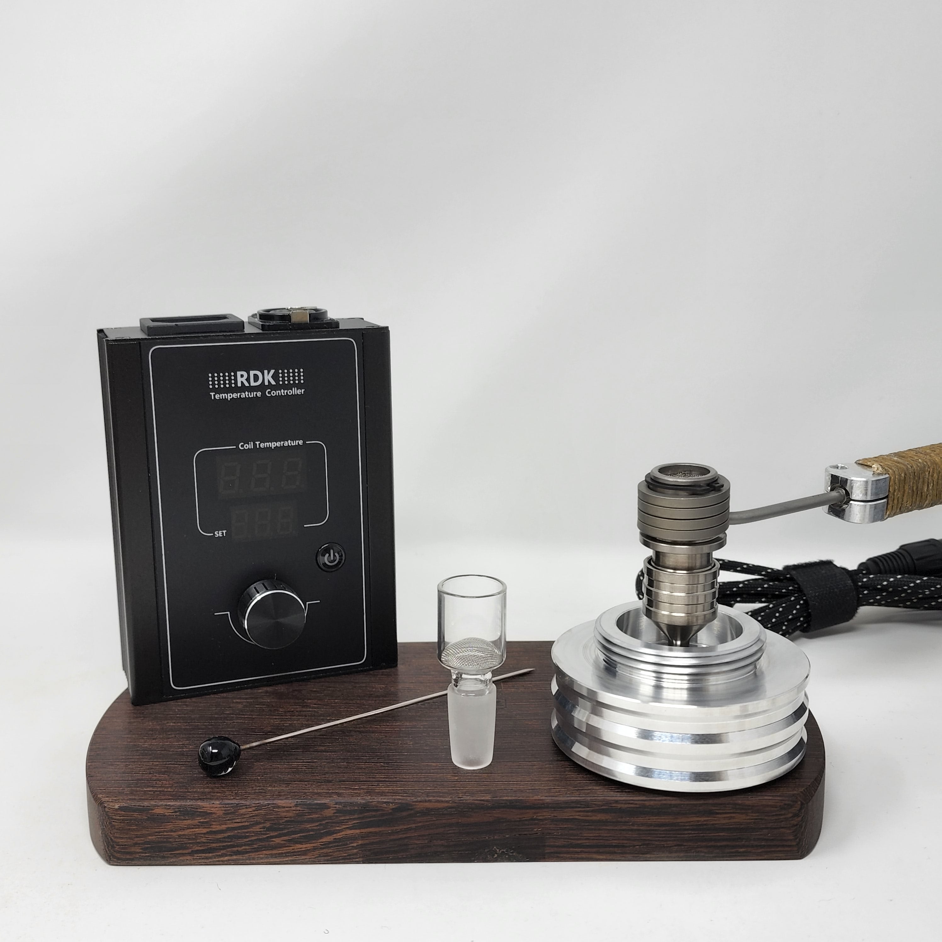 The B-Zero is the latest iteration of the "B" series of heads. This time, it is a single piece "ball" device inspired by the different DIY devices appearing in the community, namely the DIY device put together by "secreagent" which involved the CH 18mm posts and a 16mm coil.

CH removed the machined screen (extra mass) and replaced with a second 5/8 double weave screen located directly below the coil. They also increased the mass to fit one of our 20mm Flowerpot coils.