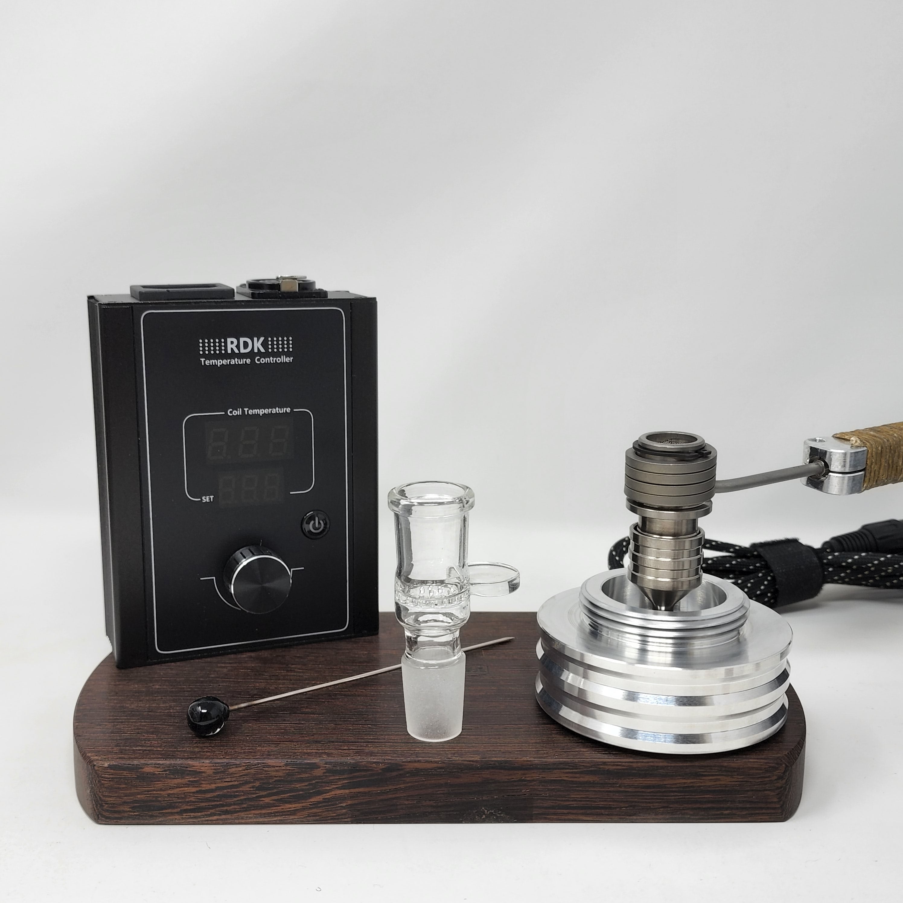 The B-Zero is the latest iteration of the "B" series of heads. This time, it is a single piece "ball" device inspired by the different DIY devices appearing in the community, namely the DIY device put together by "secreagent" which involved the CH 18mm posts and a 16mm coil.

CH removed the machined screen (extra mass) and replaced with a second 5/8 double weave screen located directly below the coil. They also increased the mass to fit one of our 20mm Flowerpot coils.
