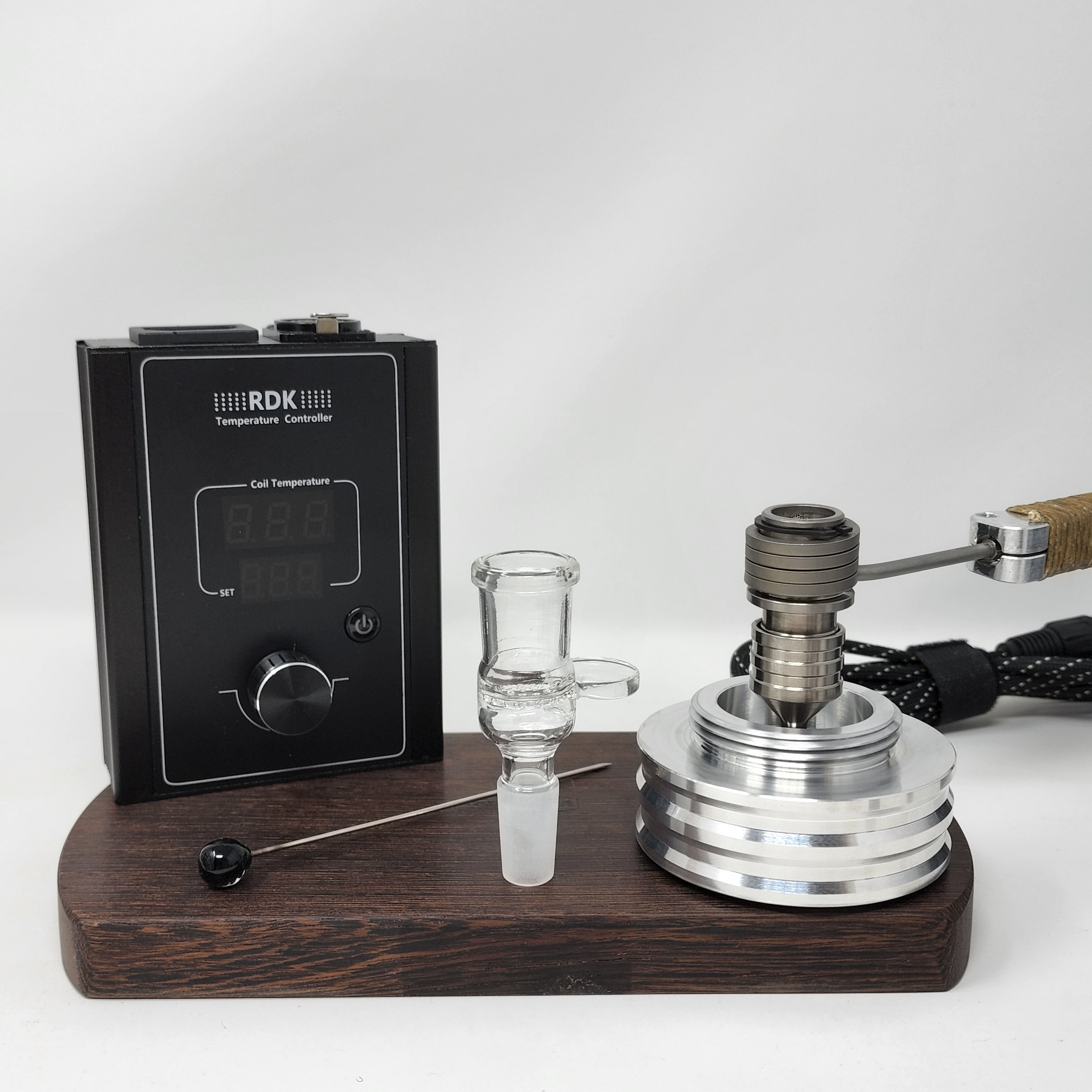The B-Zero is the latest iteration of the "B" series of heads. This time, it is a single piece "ball" device inspired by the different DIY devices appearing in the community, namely the DIY device put together by "secreagent" which involved the CH 18mm posts and a 16mm coil.

CH removed the machined screen (extra mass) and replaced with a second 5/8 double weave screen located directly below the coil. They also increased the mass to fit one of our 20mm Flowerpot coils.