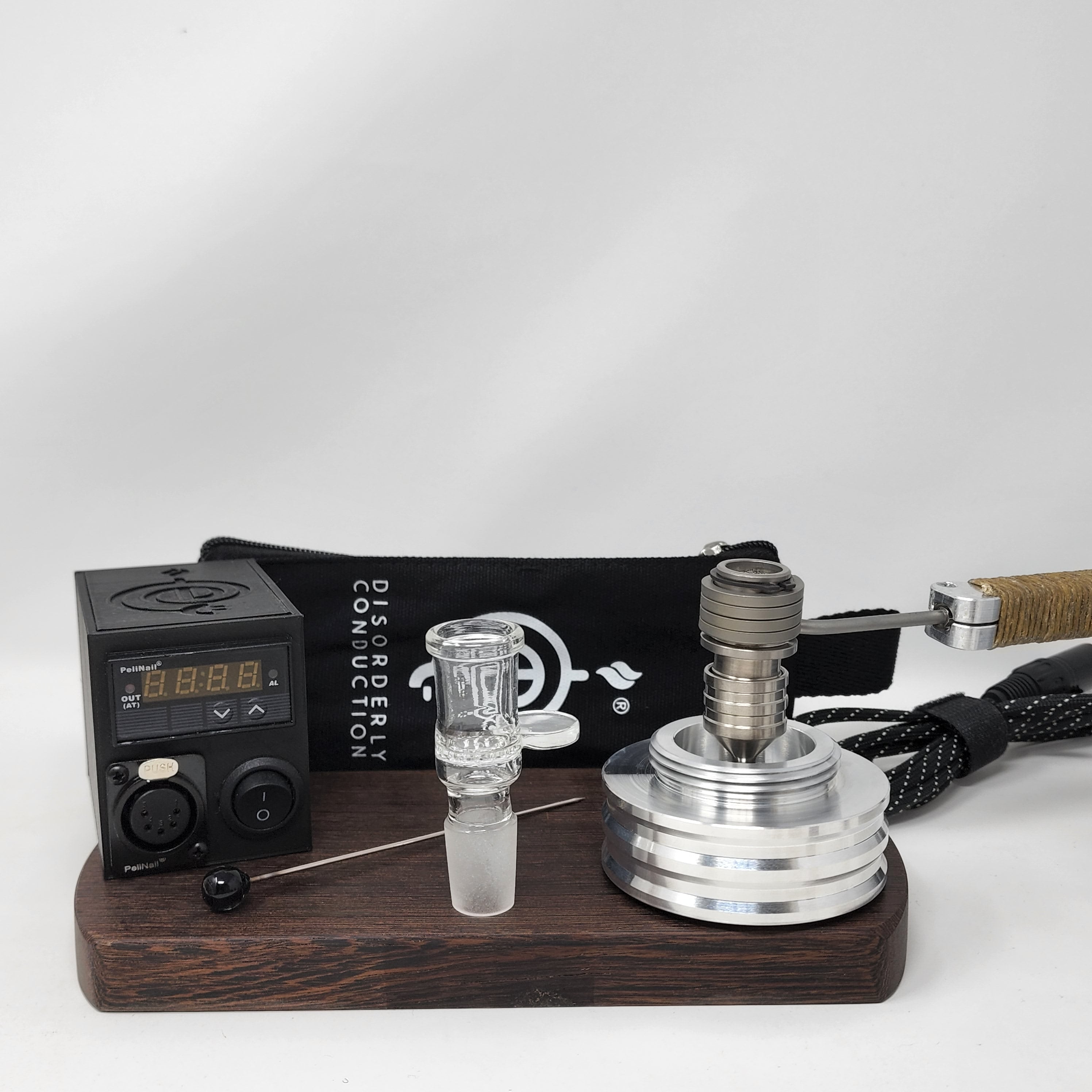The B-Zero is the latest iteration of the "B" series of heads. This time, it is a single piece "ball" device inspired by the different DIY devices appearing in the community, namely the DIY device put together by "secreagent" which involved the CH 18mm posts and a 16mm coil.

CH removed the machined screen (extra mass) and replaced with a second 5/8 double weave screen located directly below the coil. They also increased the mass to fit one of our 20mm Flowerpot coils.