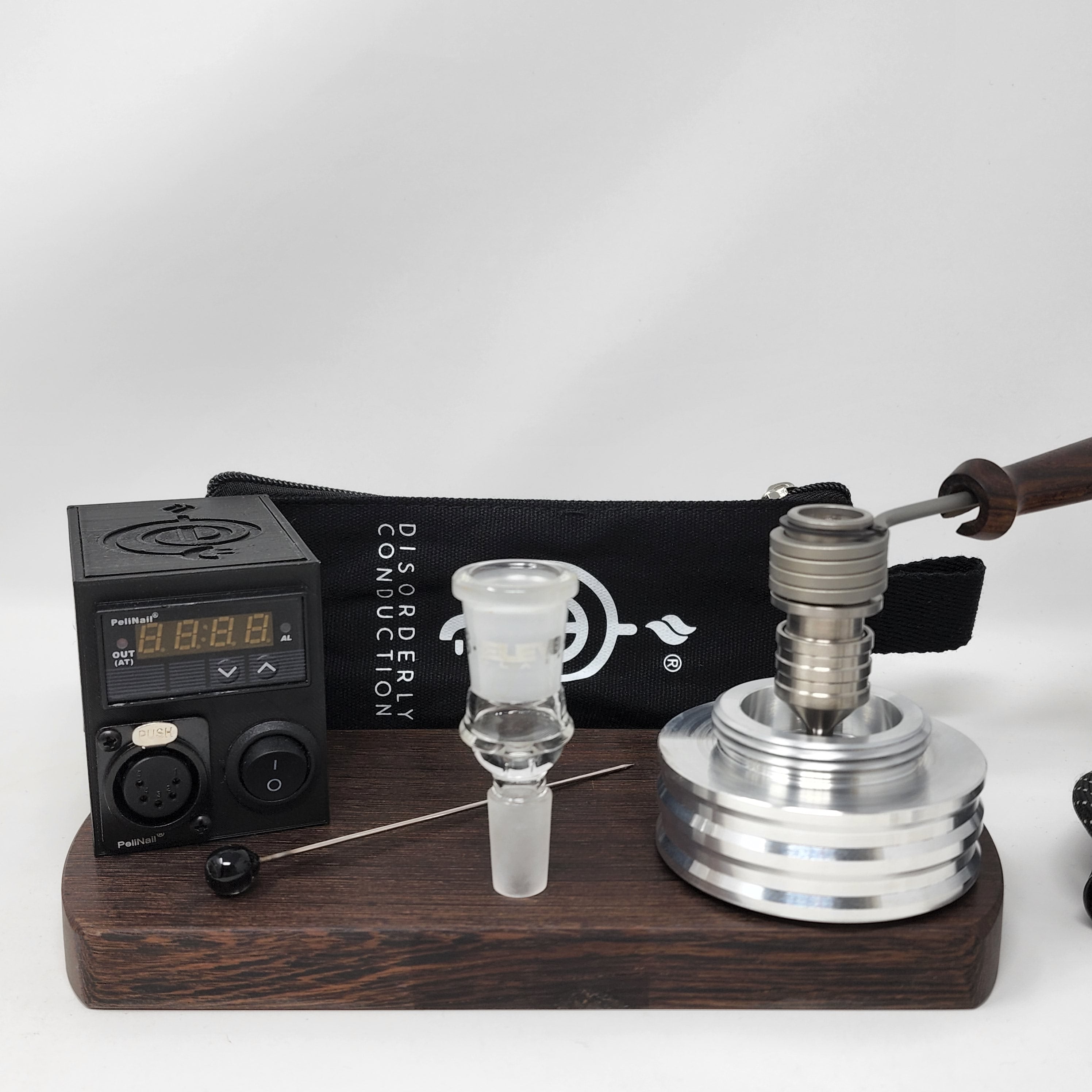 The B-Zero is the latest iteration of the "B" series of heads. This time, it is a single piece "ball" device inspired by the different DIY devices appearing in the community, namely the DIY device put together by "secreagent" which involved the CH 18mm posts and a 16mm coil.

CH removed the machined screen (extra mass) and replaced with a second 5/8 double weave screen located directly below the coil. They also increased the mass to fit one of our 20mm Flowerpot coils.