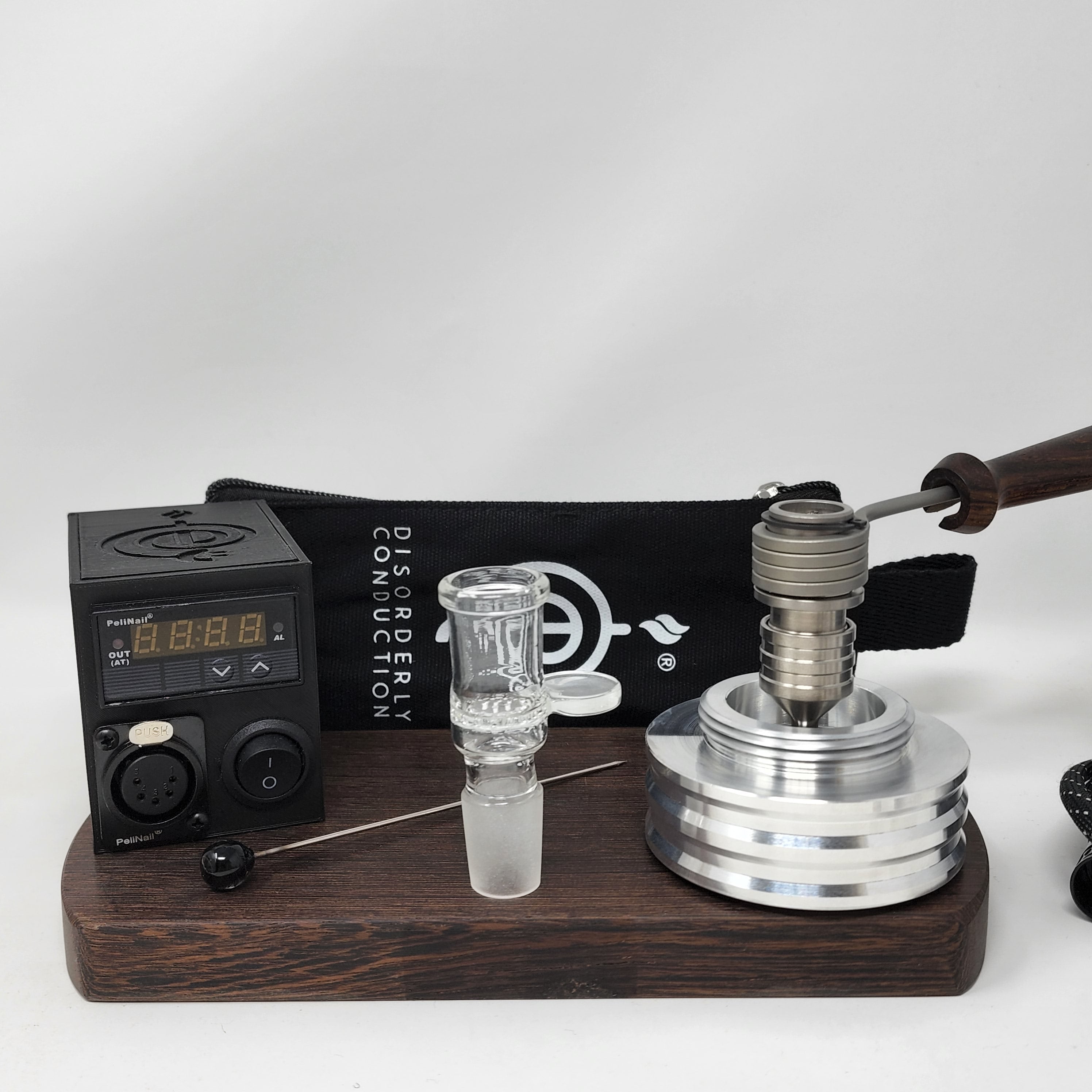 The B-Zero is the latest iteration of the "B" series of heads. This time, it is a single piece "ball" device inspired by the different DIY devices appearing in the community, namely the DIY device put together by "secreagent" which involved the CH 18mm posts and a 16mm coil.

CH removed the machined screen (extra mass) and replaced with a second 5/8 double weave screen located directly below the coil. They also increased the mass to fit one of our 20mm Flowerpot coils.