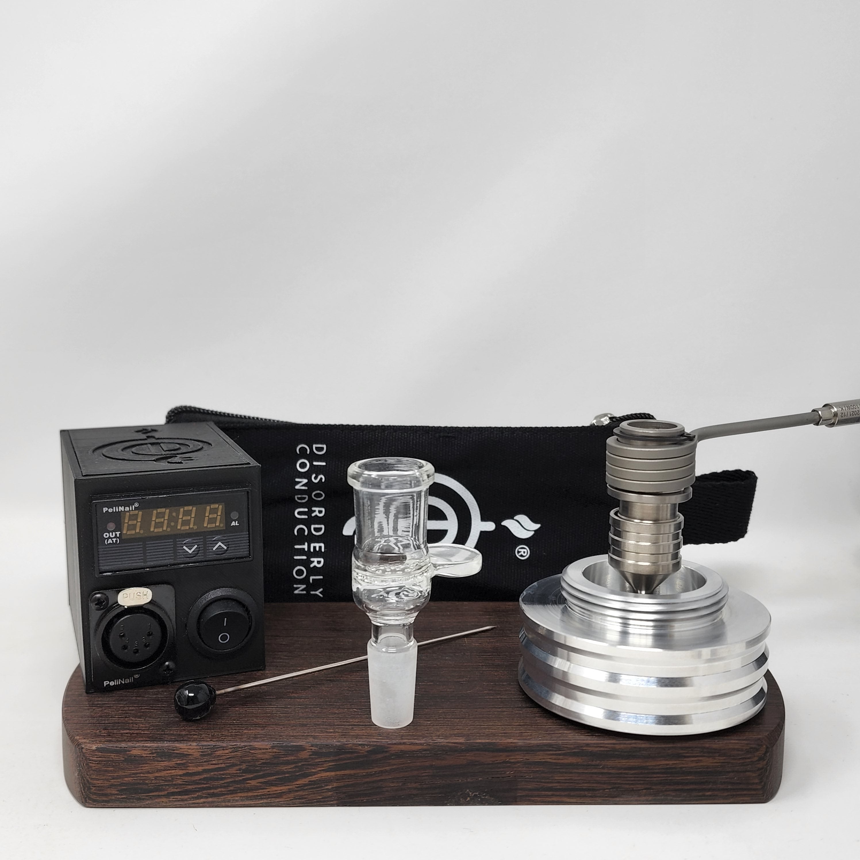 The B-Zero is the latest iteration of the "B" series of heads. This time, it is a single piece "ball" device inspired by the different DIY devices appearing in the community, namely the DIY device put together by "secreagent" which involved the CH 18mm posts and a 16mm coil.

CH removed the machined screen (extra mass) and replaced with a second 5/8 double weave screen located directly below the coil. They also increased the mass to fit one of our 20mm Flowerpot coils.