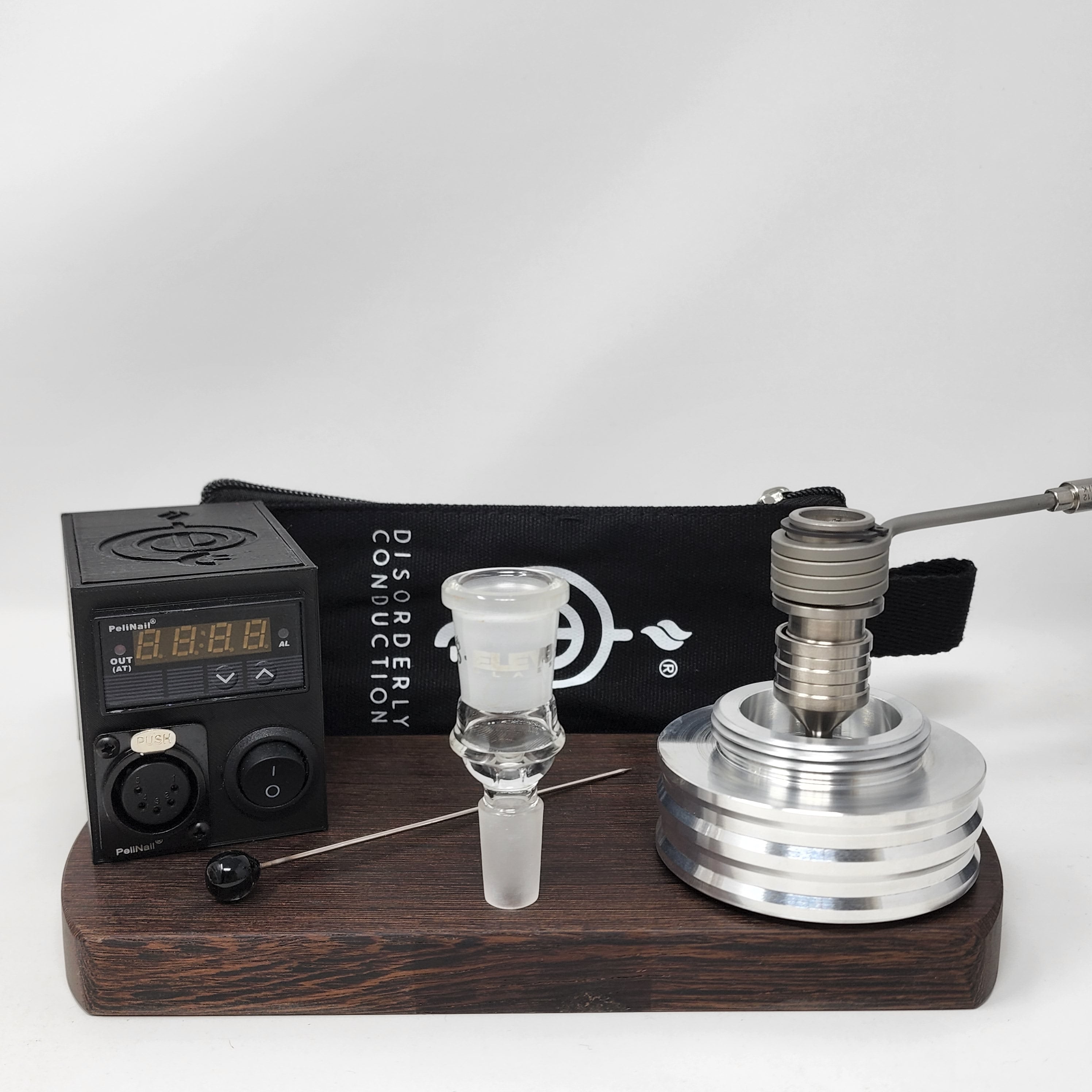 The B-Zero is the latest iteration of the "B" series of heads. This time, it is a single piece "ball" device inspired by the different DIY devices appearing in the community, namely the DIY device put together by "secreagent" which involved the CH 18mm posts and a 16mm coil.

CH removed the machined screen (extra mass) and replaced with a second 5/8 double weave screen located directly below the coil. They also increased the mass to fit one of our 20mm Flowerpot coils.