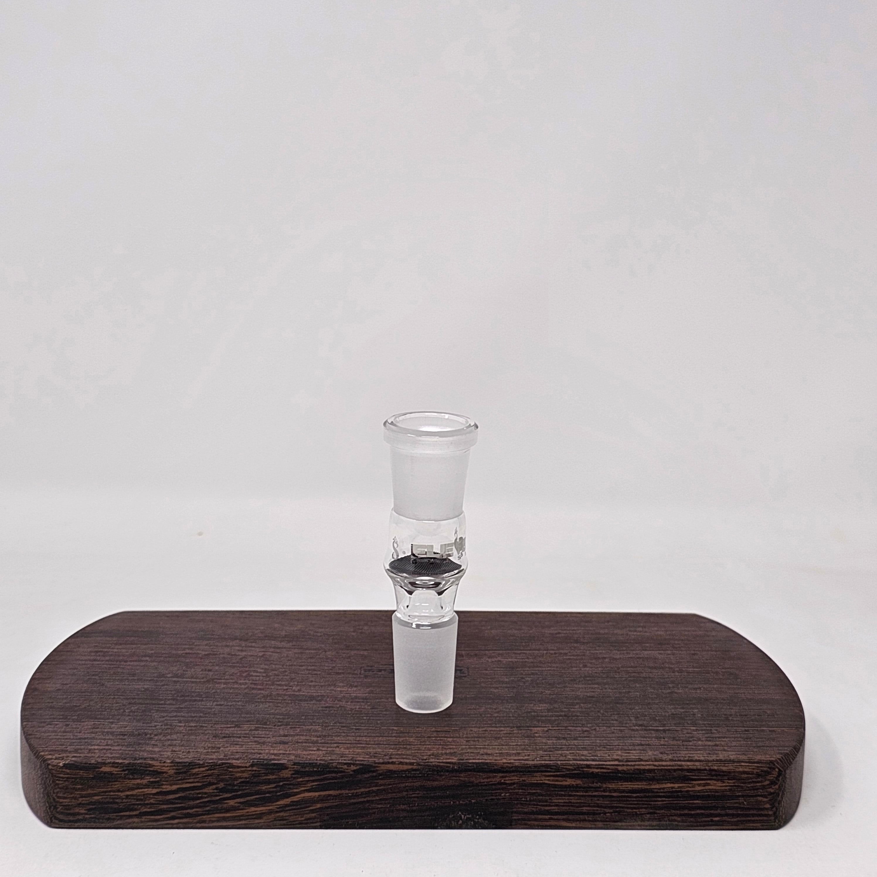 Comes with screen installed. 14mm male connection. Glass screen has a slightly raised deck. For use with the Elev8R and many other injector style units.